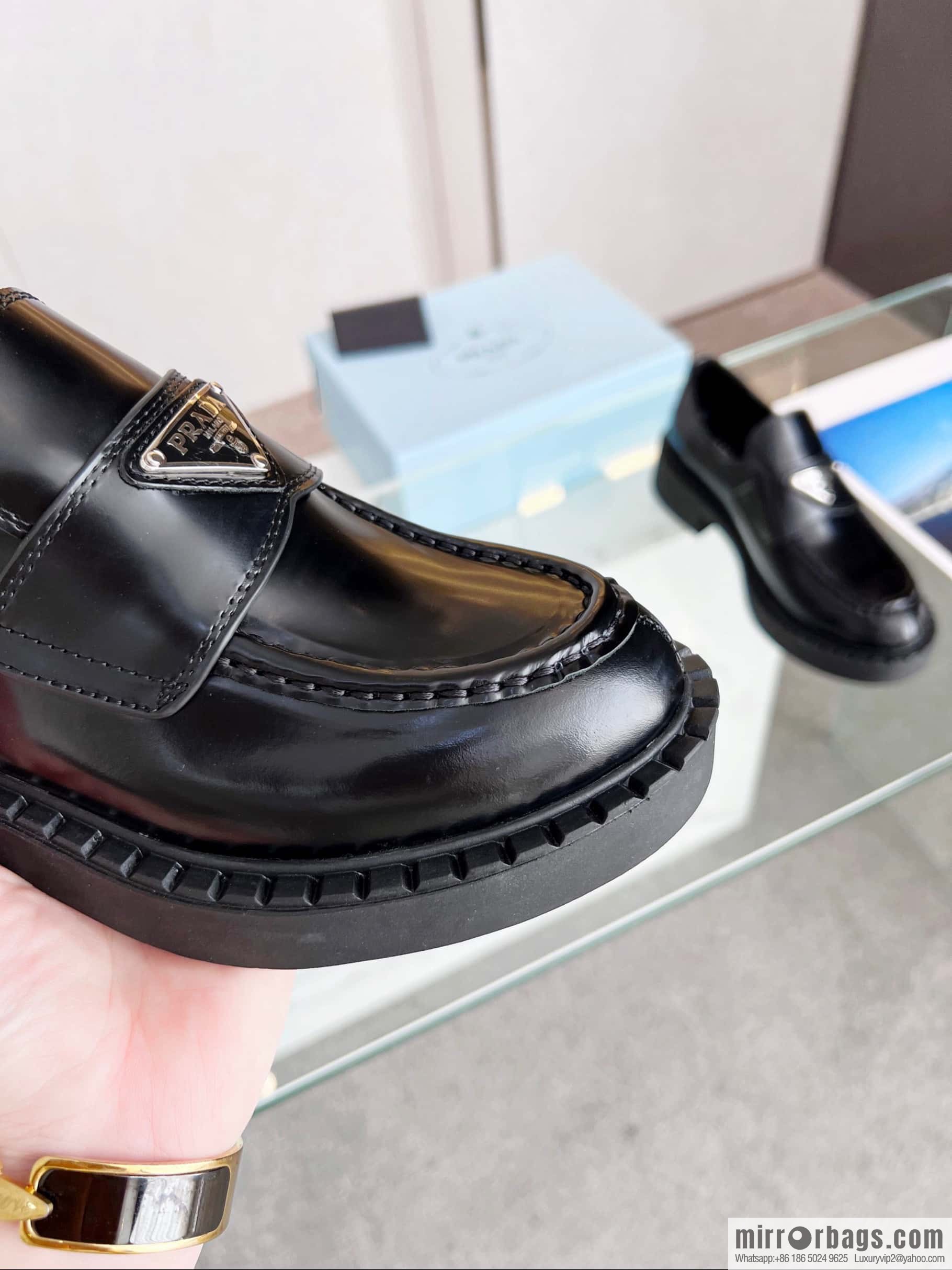 🐰🐰PRADA ² ² ² 3 Prada spring and summer new products Qiao Xin, Cheng Xiao, Liu Lingzi same round head triangular buckle (Mary Jane single shoes) loafers