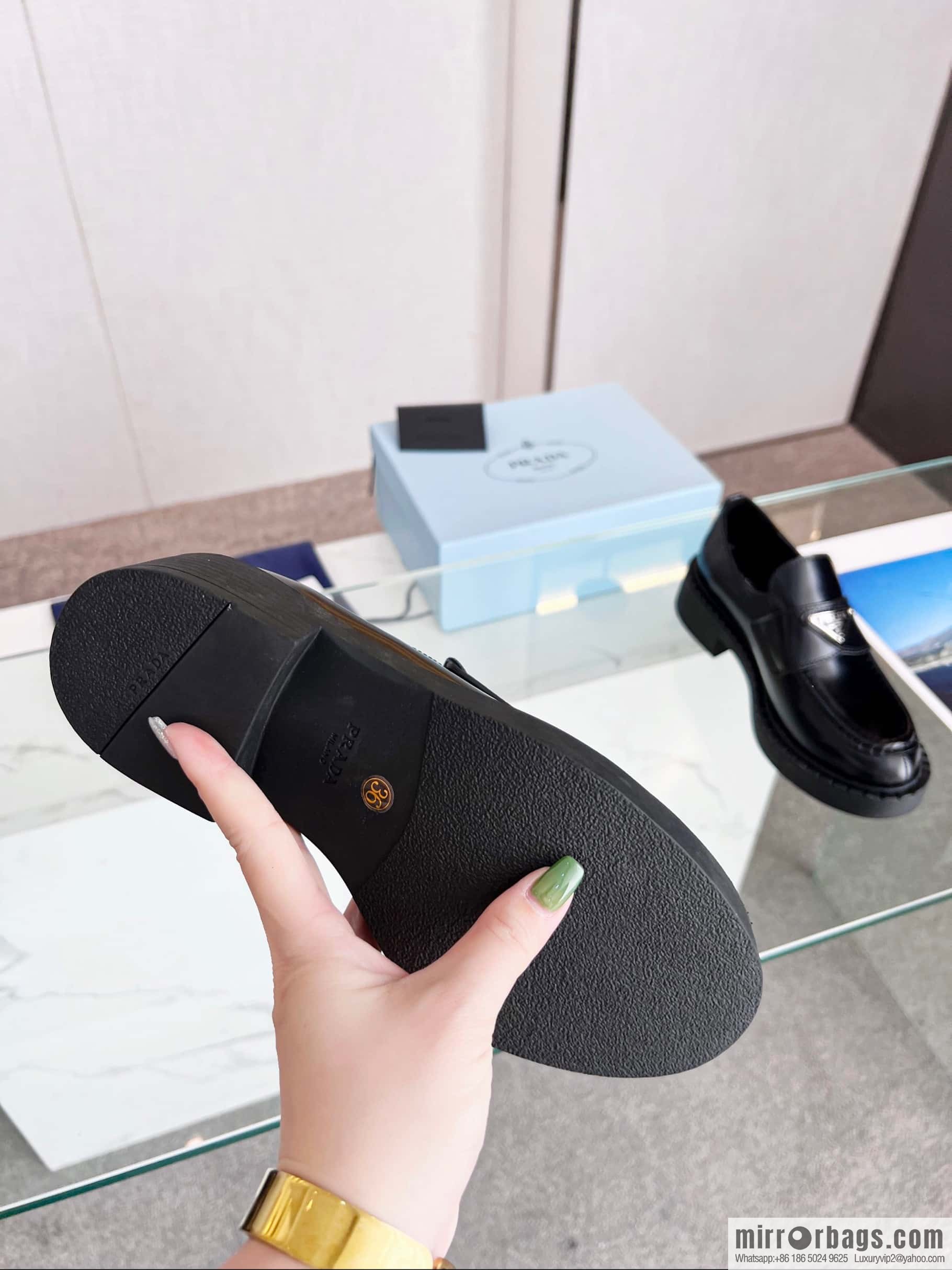 🐰🐰PRADA ² ² ² 3 Prada spring and summer new products Qiao Xin, Cheng Xiao, Liu Lingzi same round head triangular buckle (Mary Jane single shoes) loafers
