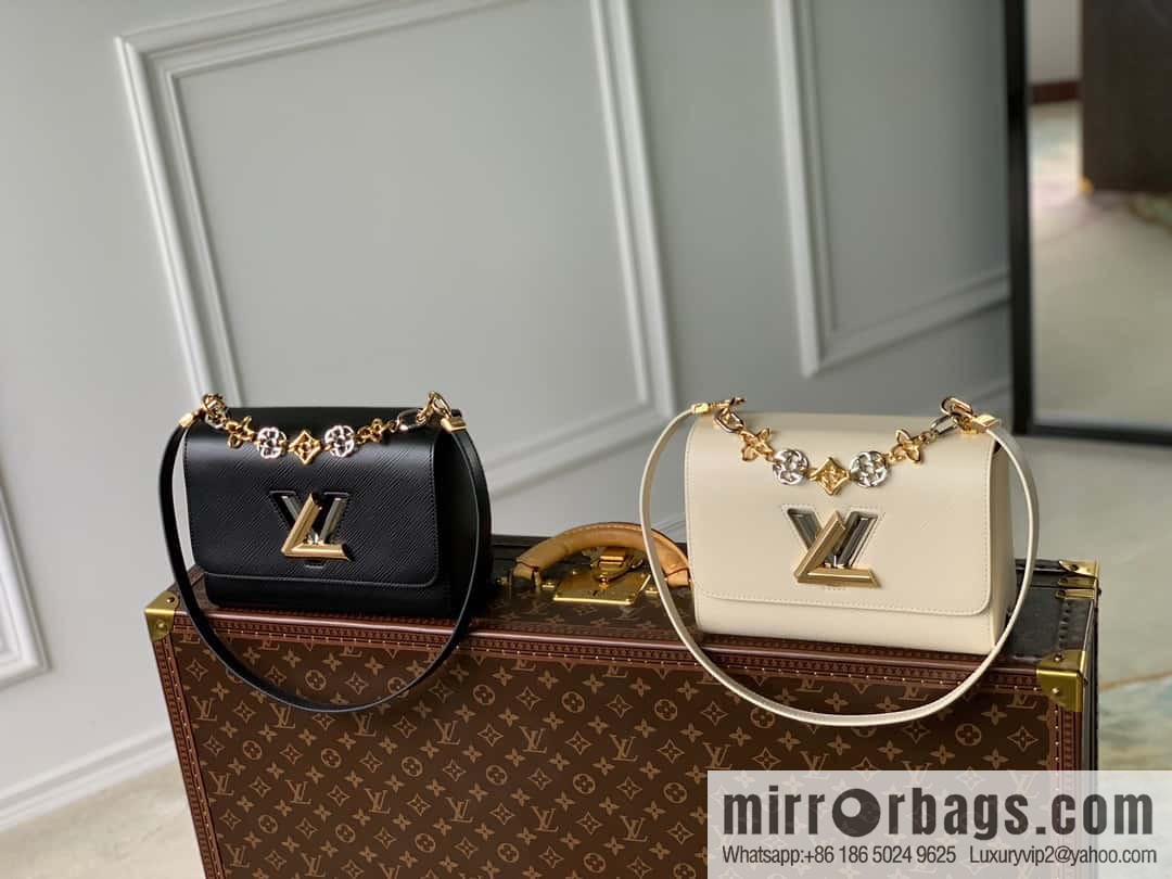 M22774 TWIST medium handbag