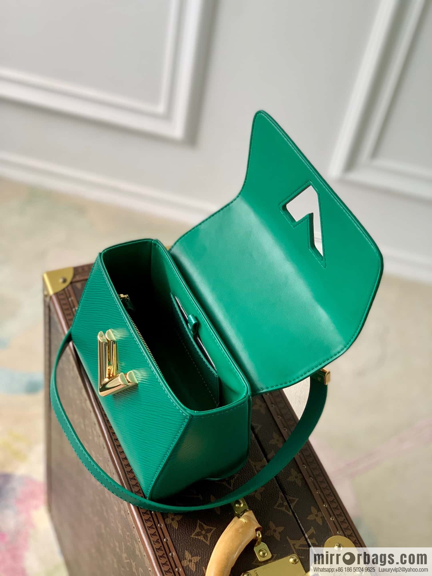 M21649 (50332 Green Jewelry) Twist Small Handbag M21649 TWIST Small Handbag