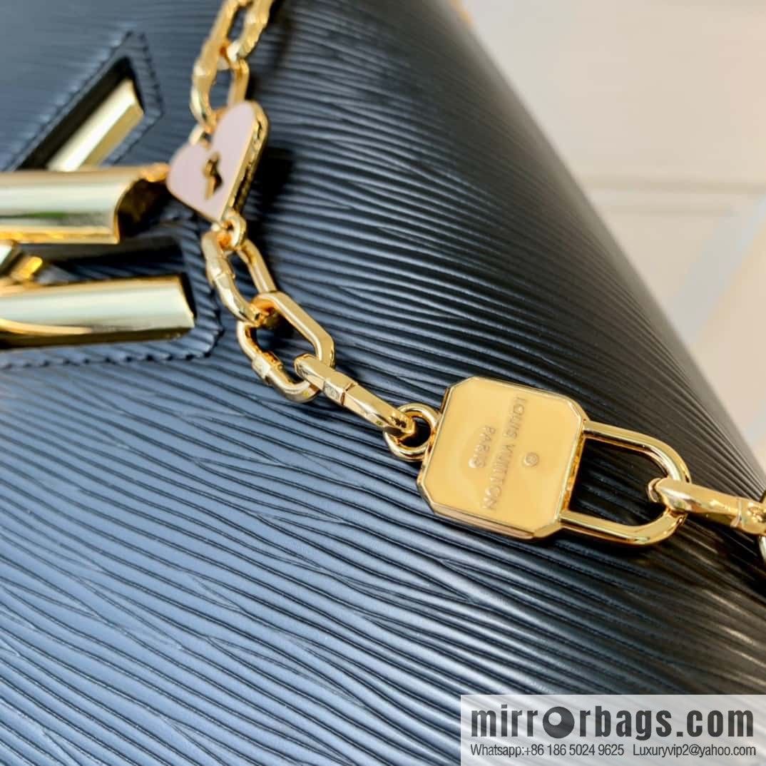 [Twist medium chain bag] M50282
