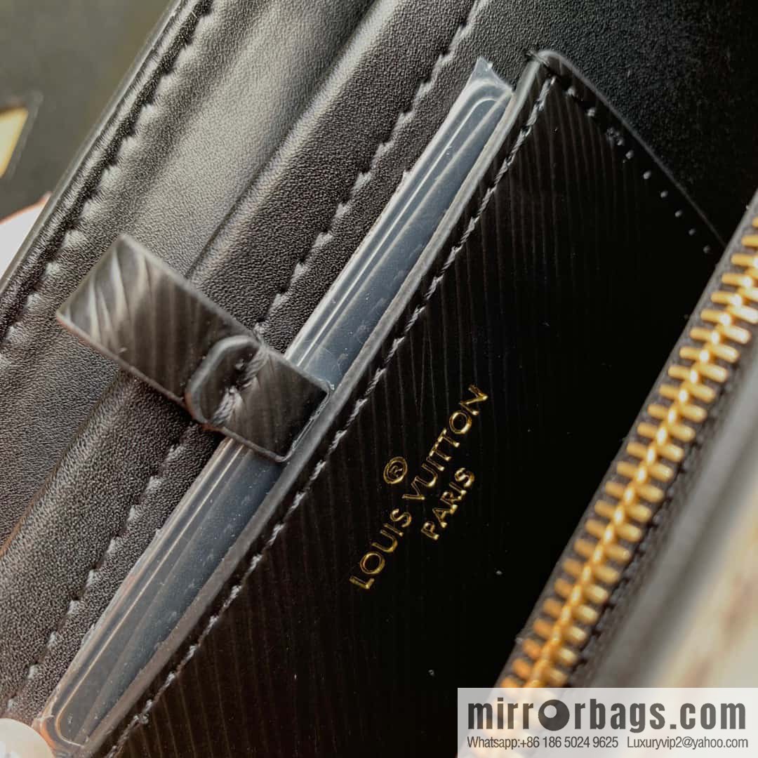 M22036 Twist medium handbag