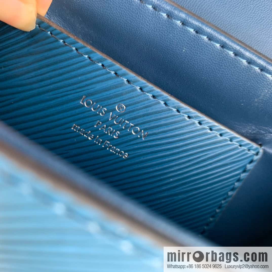 M21033 TWIST Small Handbag