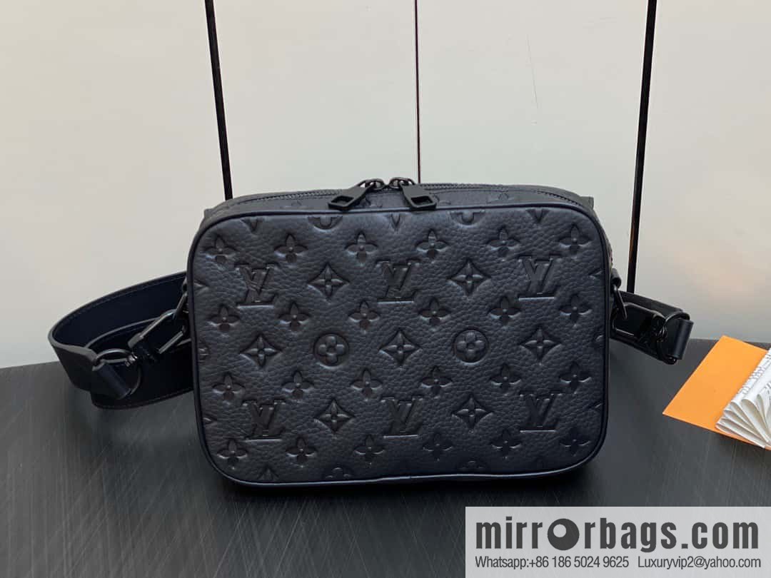 [Original single boutique] M23742 46795 full leather black men's bag messenger bag series Steamer messenger bag