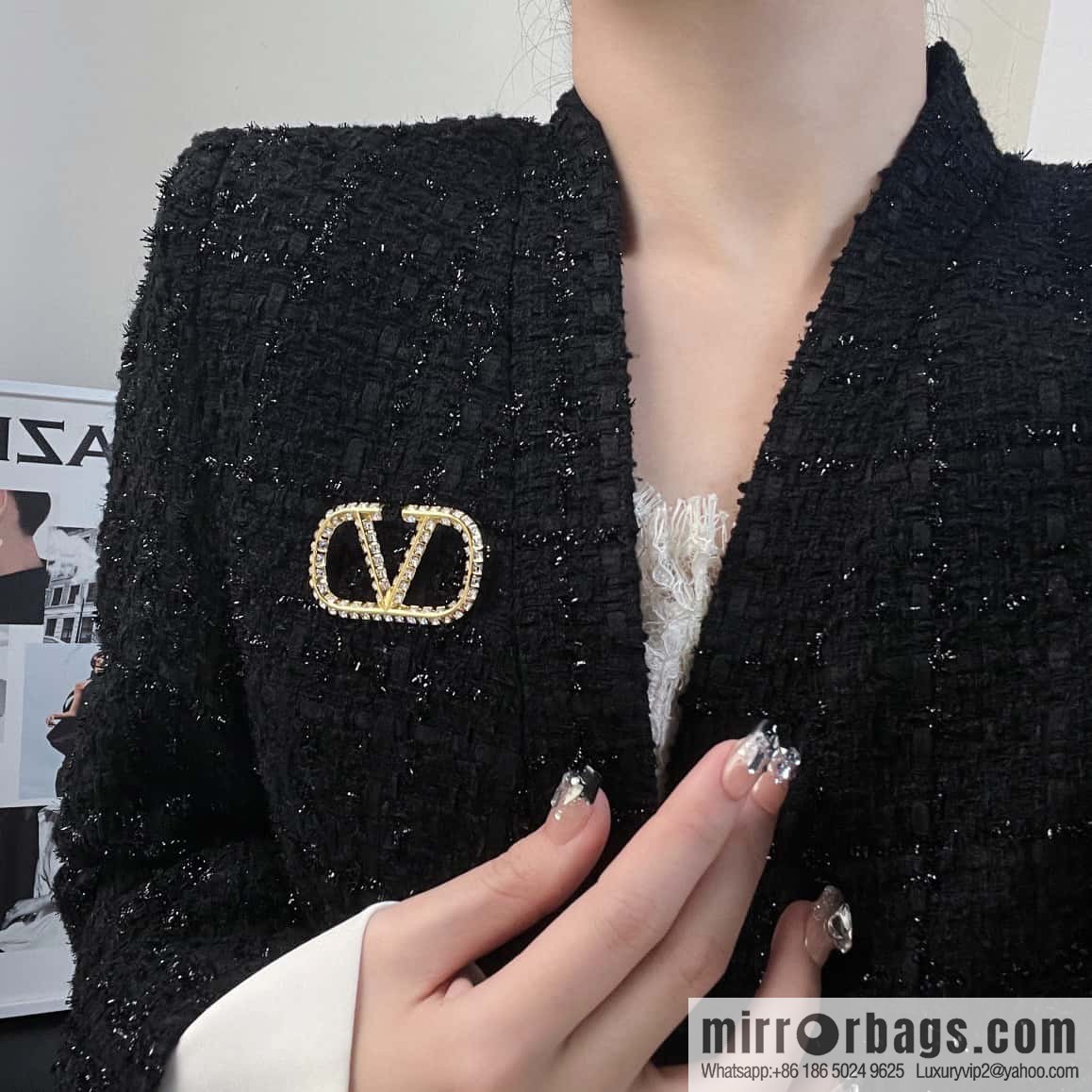 ❗️New ❗️ New ☑️ Valentino Gold Full Diamond Brooch
