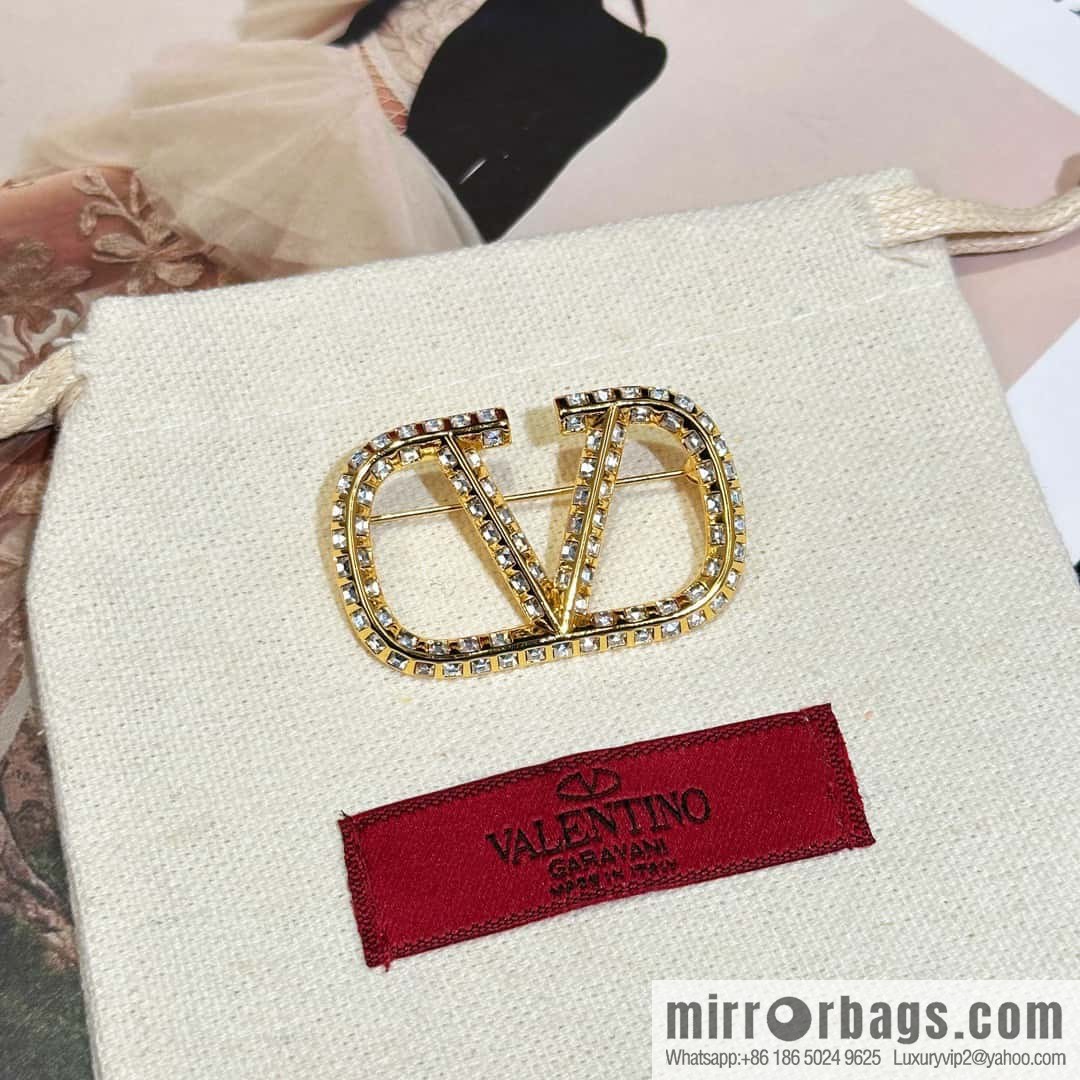 ❗️New ❗️ New ☑️ Valentino Gold Full Diamond Brooch