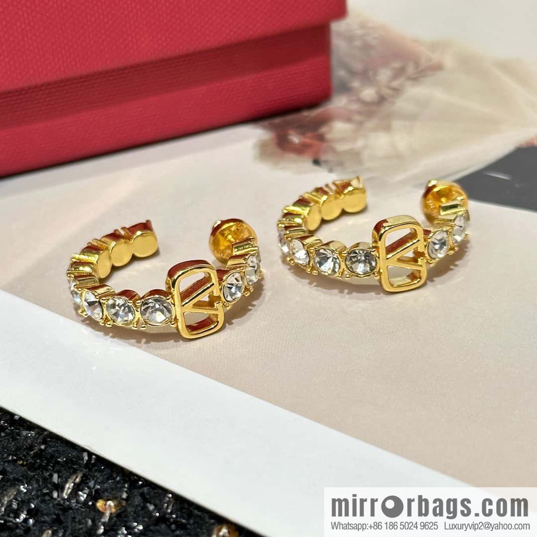 ❗️New ❗️ New ☑️ Valentino semi-round gold full diamond stud earrings