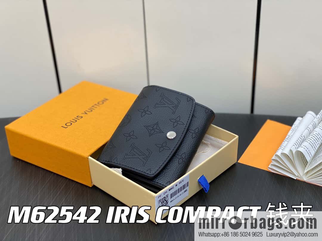 [Original single boutique] M62542 black full leather flip wallet series IRIS COMPACT wallet