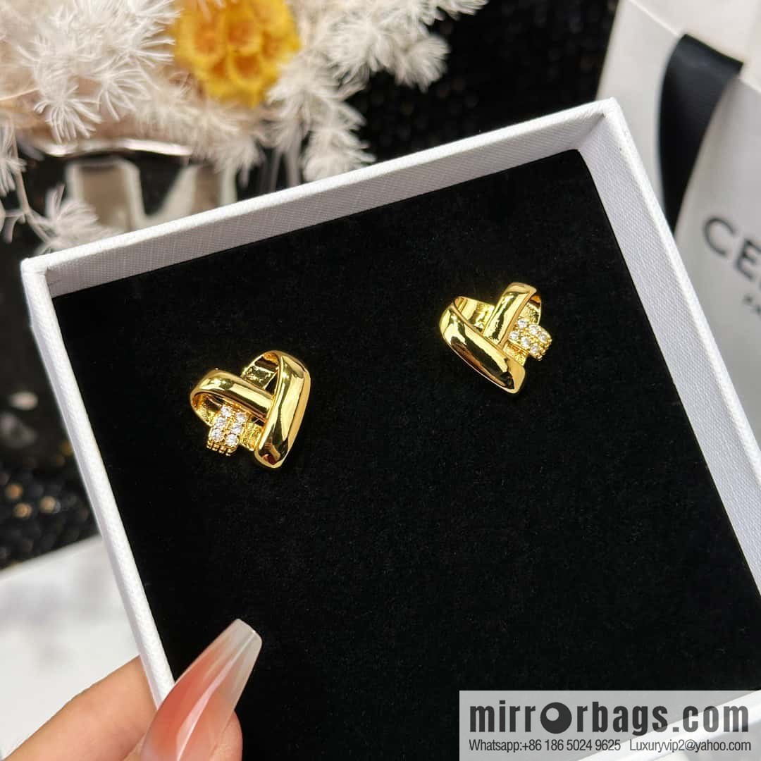 ☀️New ☑️ Celine heart love stud earrings ☀️