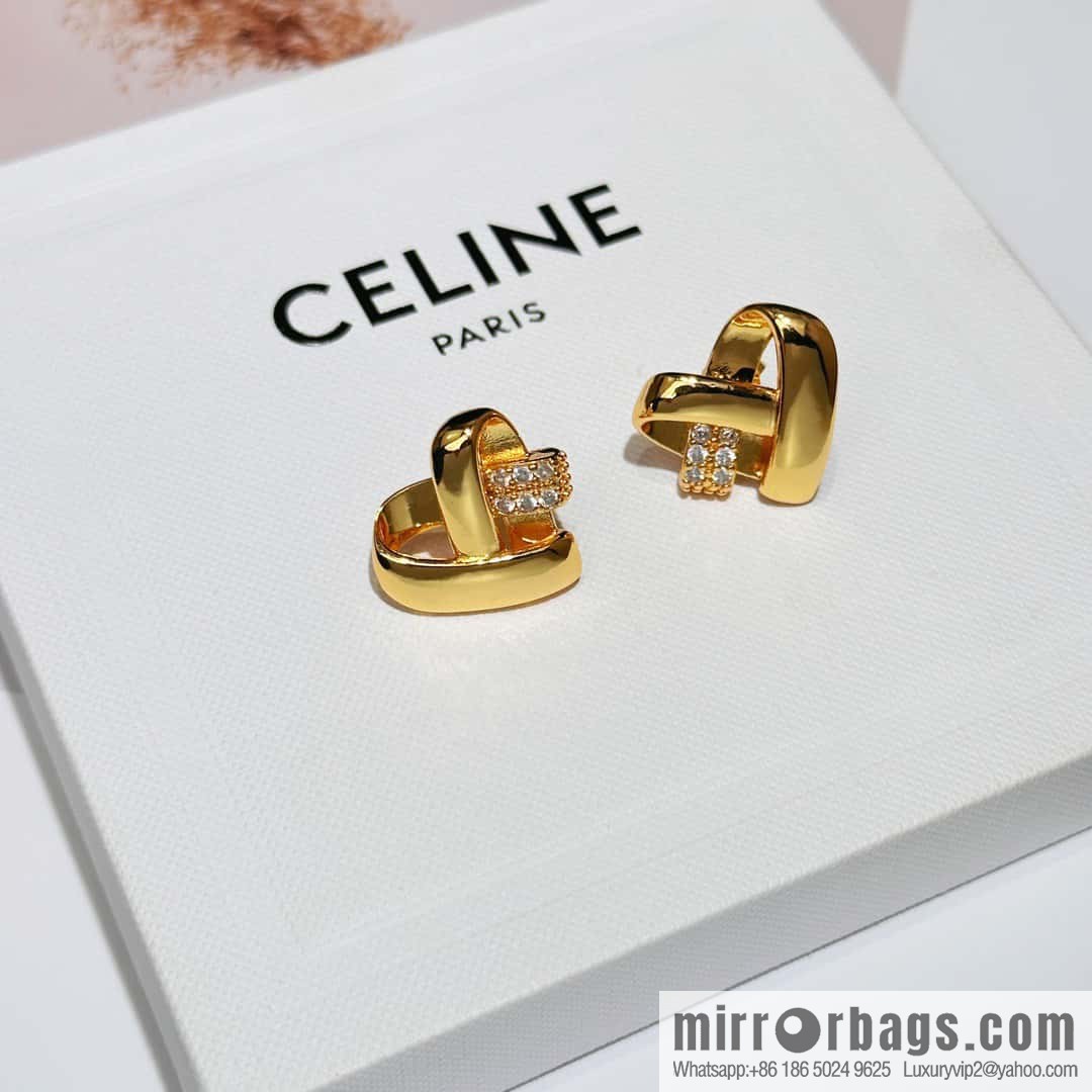 ☀️New ☑️ Celine heart love stud earrings ☀️