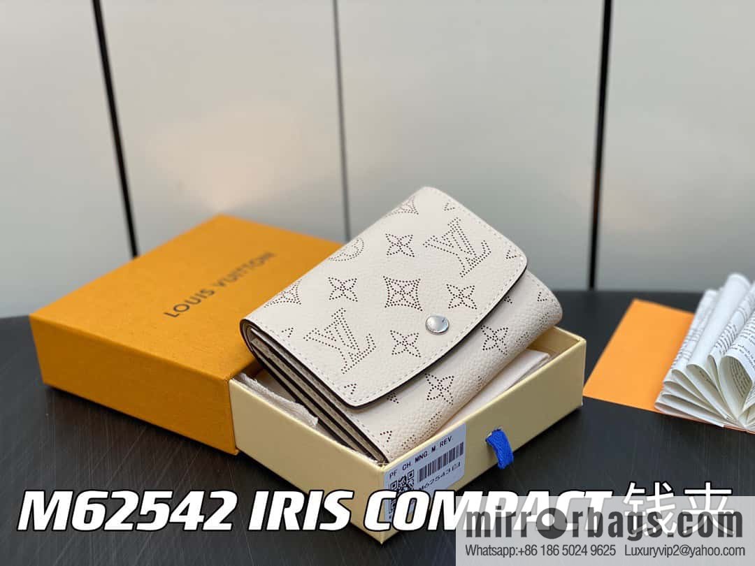 [Original single boutique] M62542 meters white, full leather flip wallet series IRIS COMPACT wallet