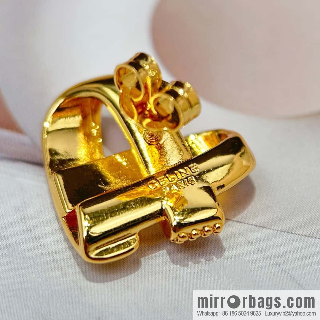 ☀️New ☑️ Celine heart love stud earrings ☀️