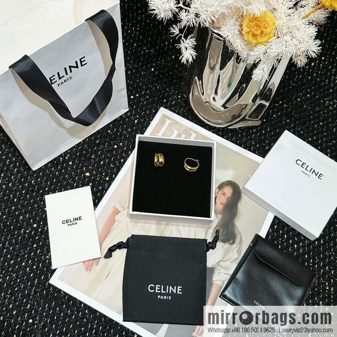 ☀️New ☑️ Celine simple style gold stud earrings ☀️