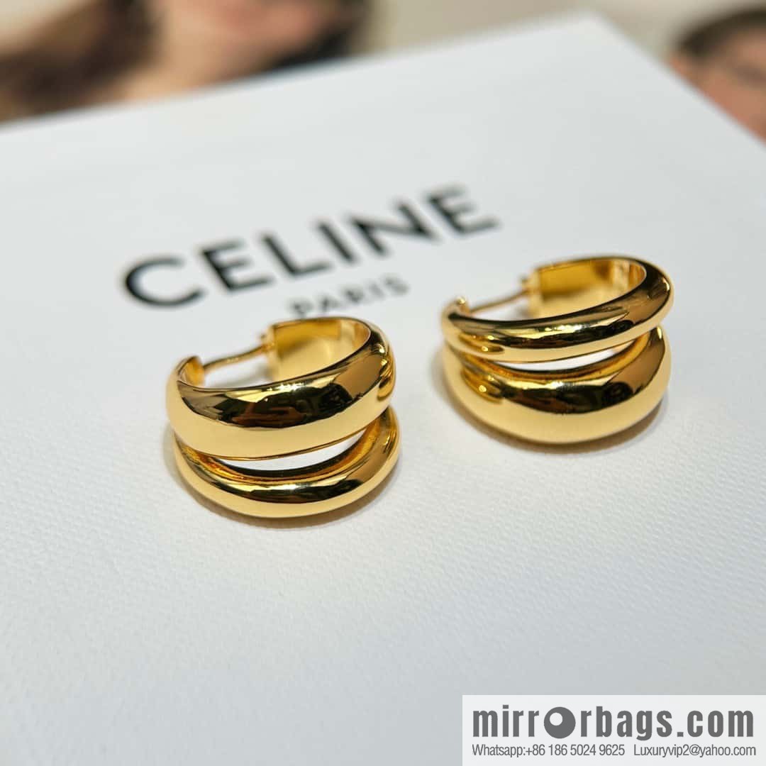 ☀️New ☑️ Celine simple style gold stud earrings ☀️