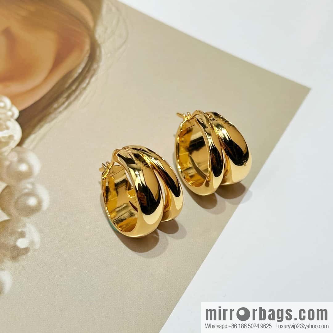 ☀️New ☑️ Celine simple style gold stud earrings ☀️