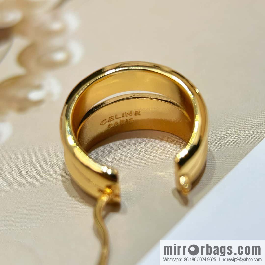 ☀️New ☑️ Celine simple style gold stud earrings ☀️