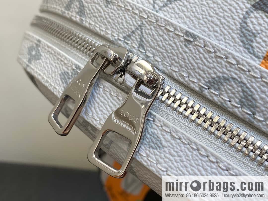 [Original single boutique] M46680 white eye backpack series DISCOVERY small backpack