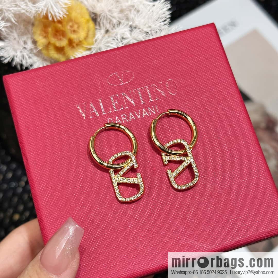 ❗️New ❗️ New ☑️ Valentino gold full diamond stud earrings