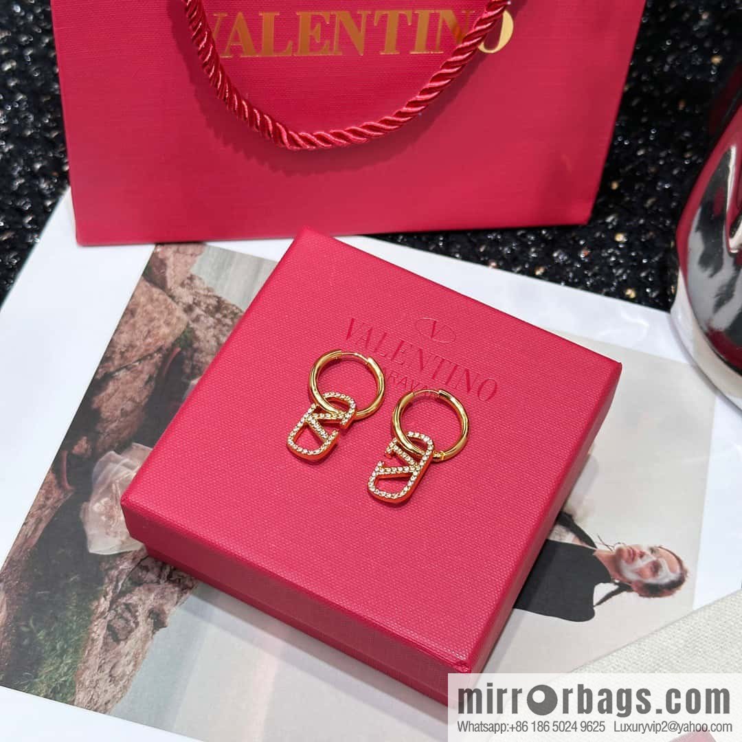 ❗️New ❗️ New ☑️ Valentino gold full diamond stud earrings