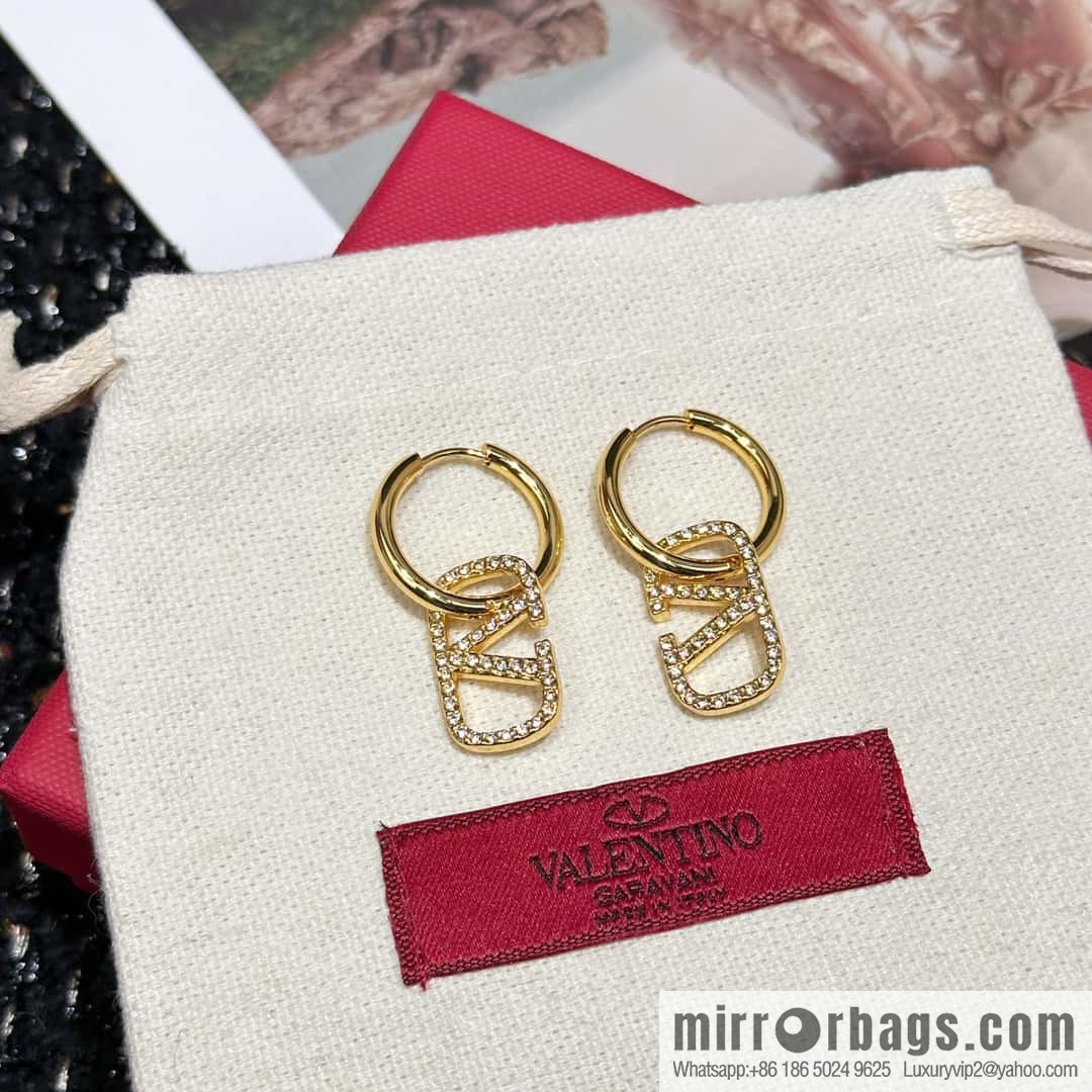 ❗️New ❗️ New ☑️ Valentino gold full diamond stud earrings