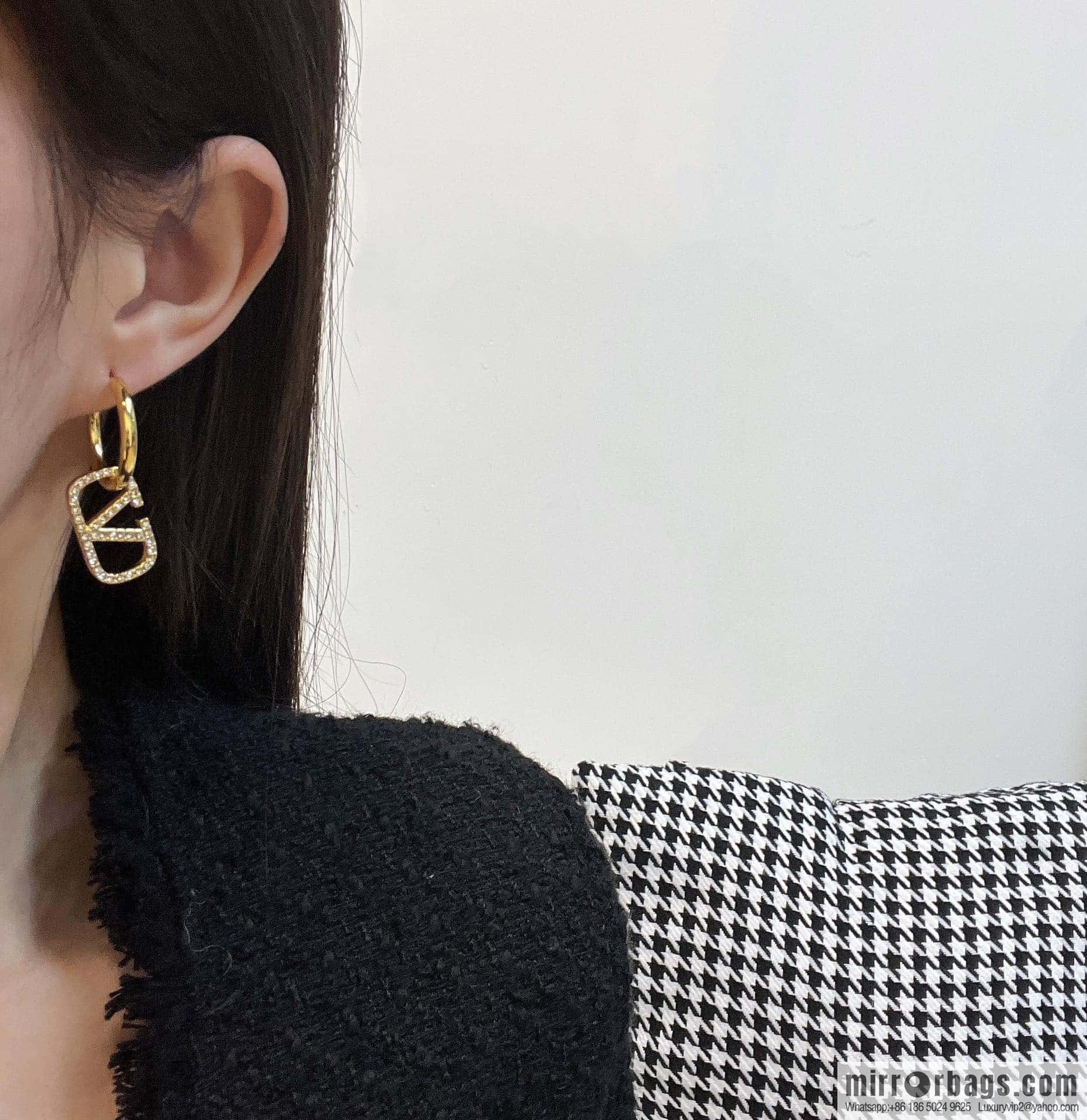 ❗️New ❗️ New ☑️ Valentino gold full diamond stud earrings