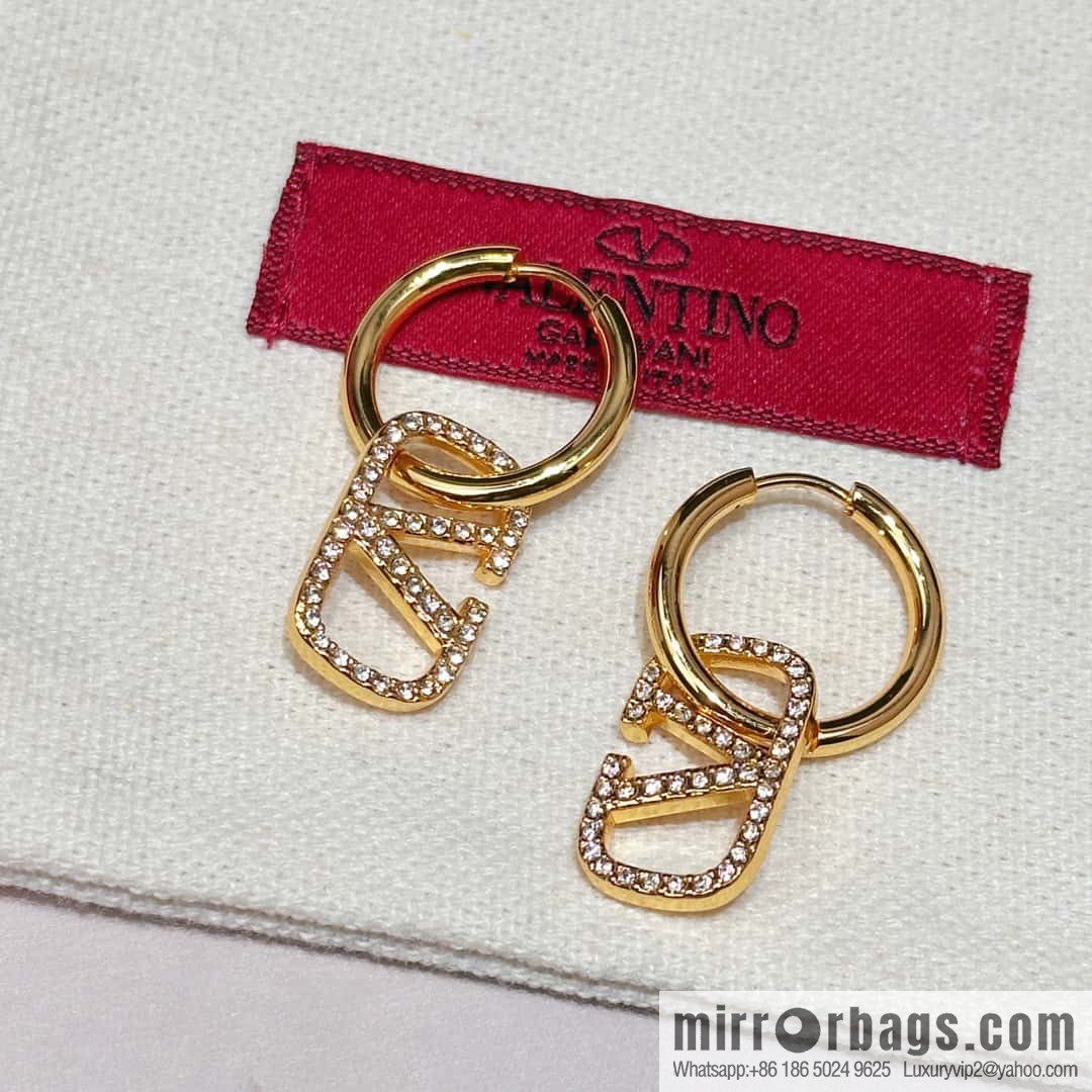 ❗️New ❗️ New ☑️ Valentino gold full diamond stud earrings