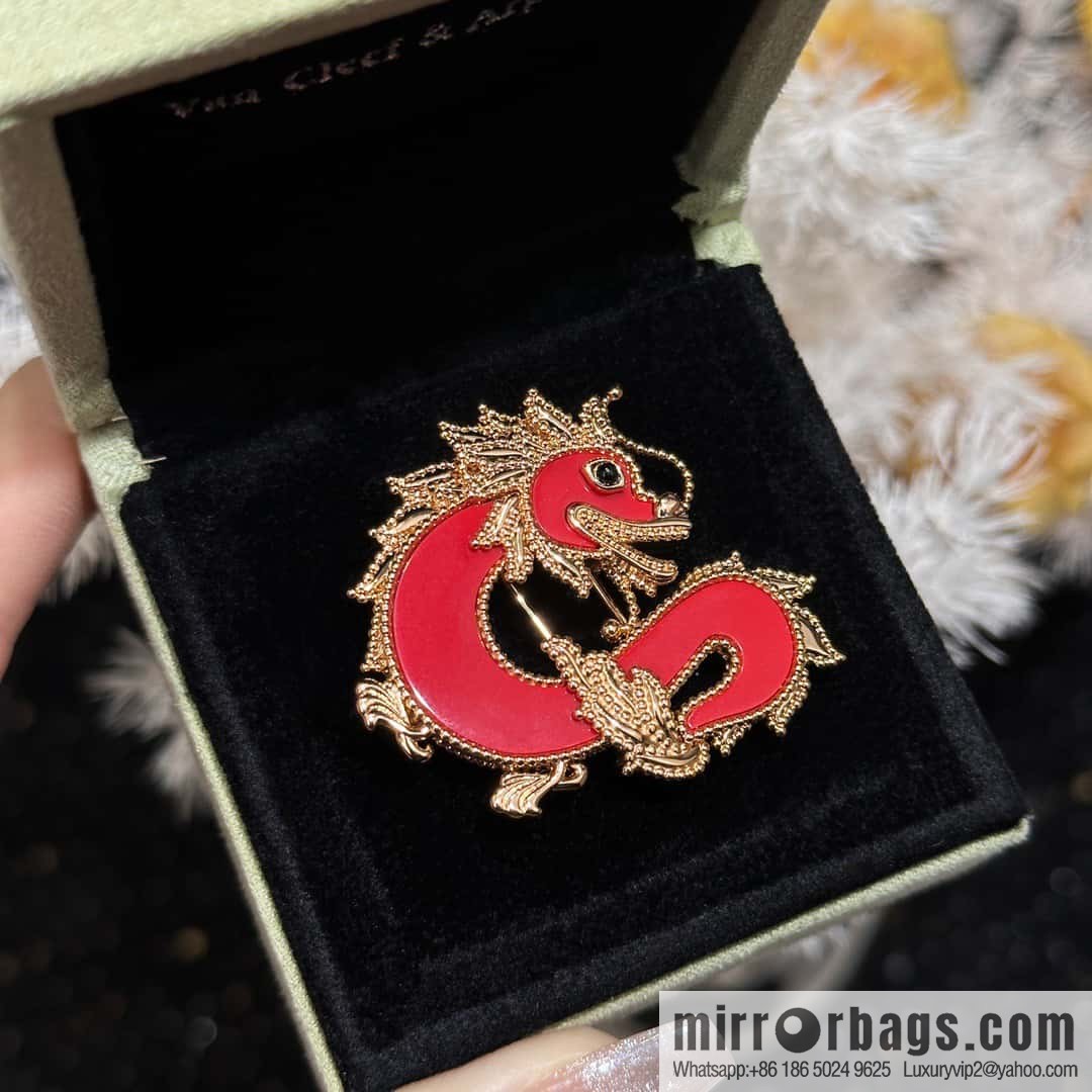 ☀️Van Cleef & Arpels lucky animals brooch ☀️