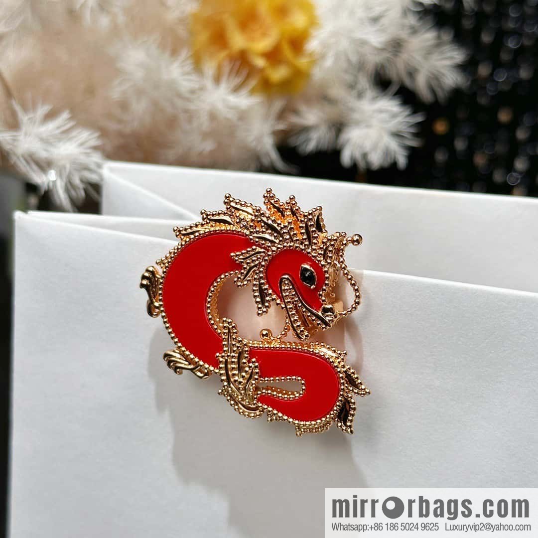 ☀️Van Cleef & Arpels lucky animals brooch ☀️