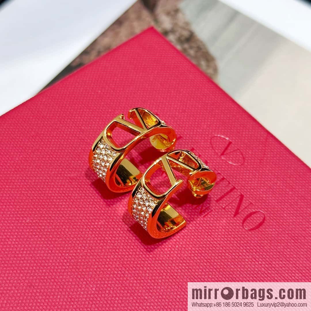 ❗️New ❗️ New ☑️ Valentino gold full diamond stud earrings
