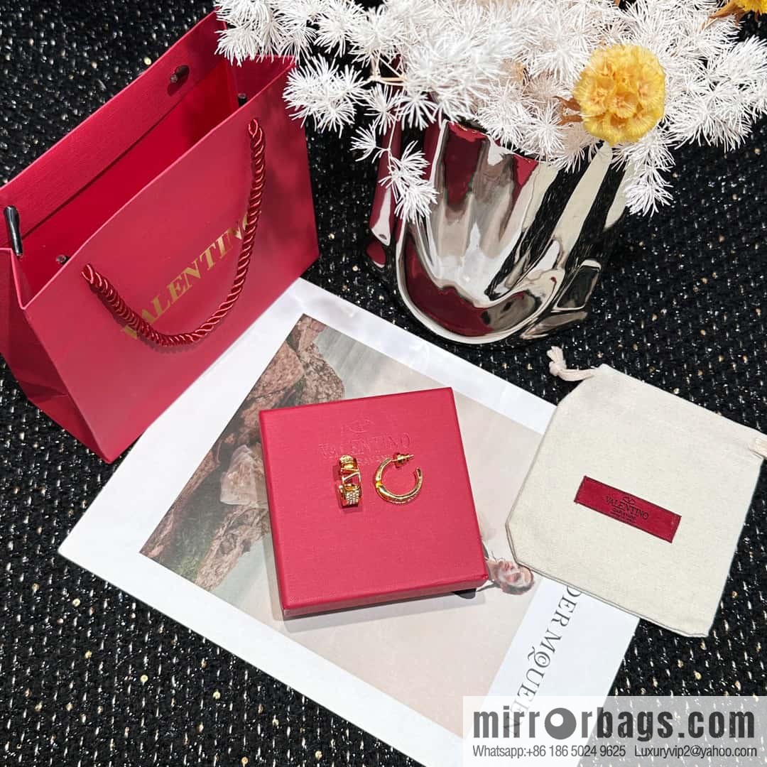 ❗️New ❗️ New ☑️ Valentino gold full diamond stud earrings