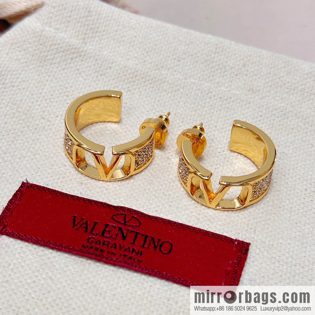 ❗️New ❗️ New ☑️ Valentino gold full diamond stud earrings