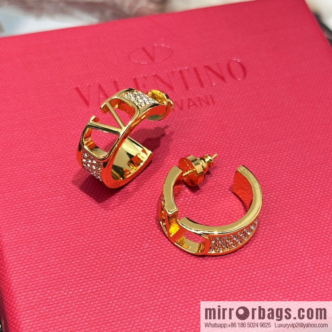❗️New ❗️ New ☑️ Valentino gold full diamond stud earrings