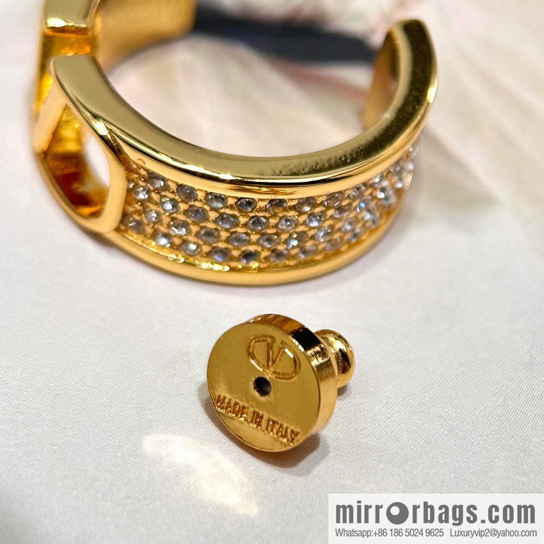 ❗️New ❗️ New ☑️ Valentino gold full diamond stud earrings
