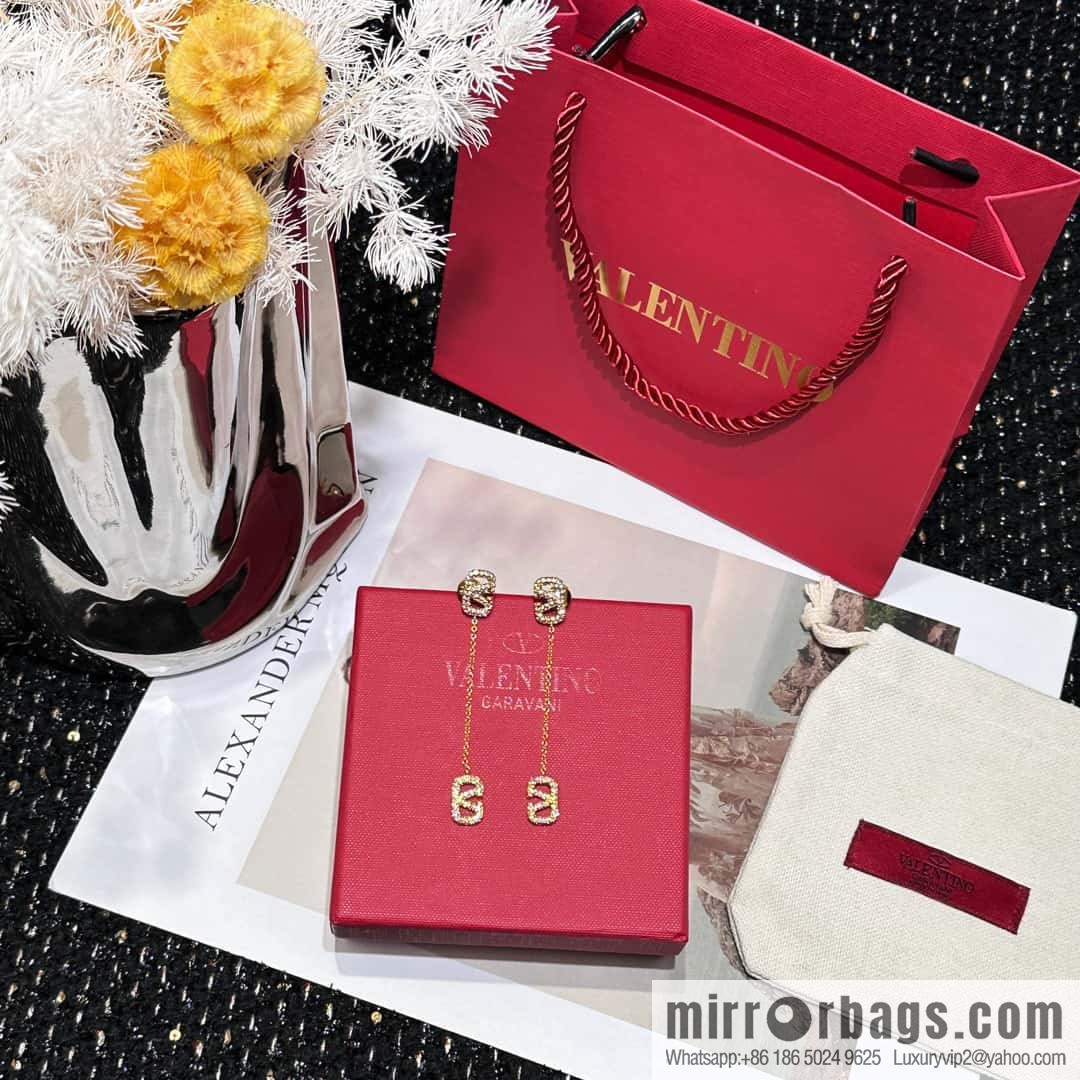 ❗️New ❗️ New ☑️ Valentino gold full diamond stud earrings