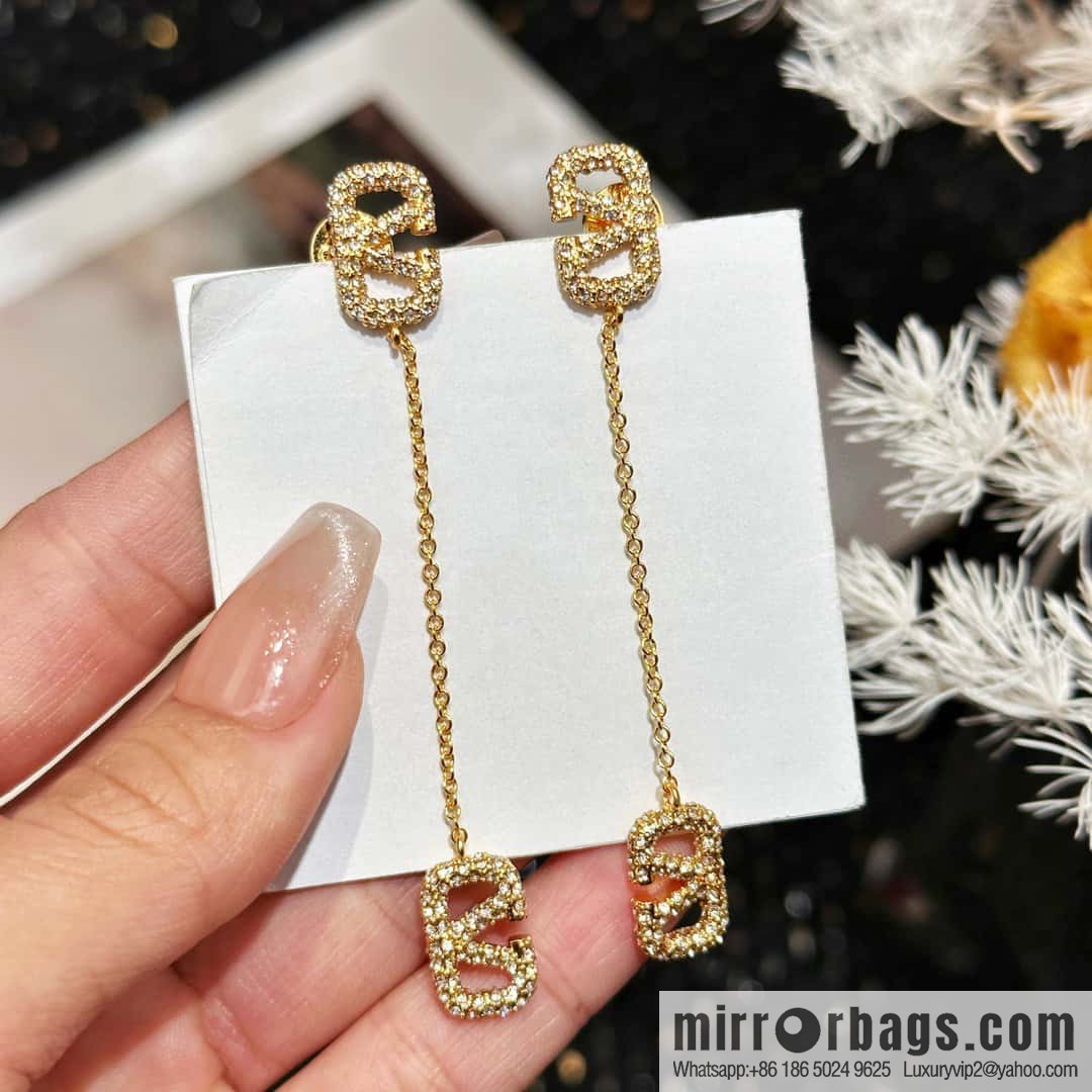 ❗️New ❗️ New ☑️ Valentino gold full diamond stud earrings