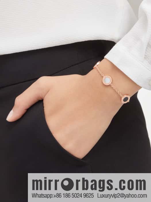 ☀BVLGARI Bulgari round cake four flower bracelet ☀️ rose gold white fritillary, black agate ☀️ can fit 15-19cm hand circumference