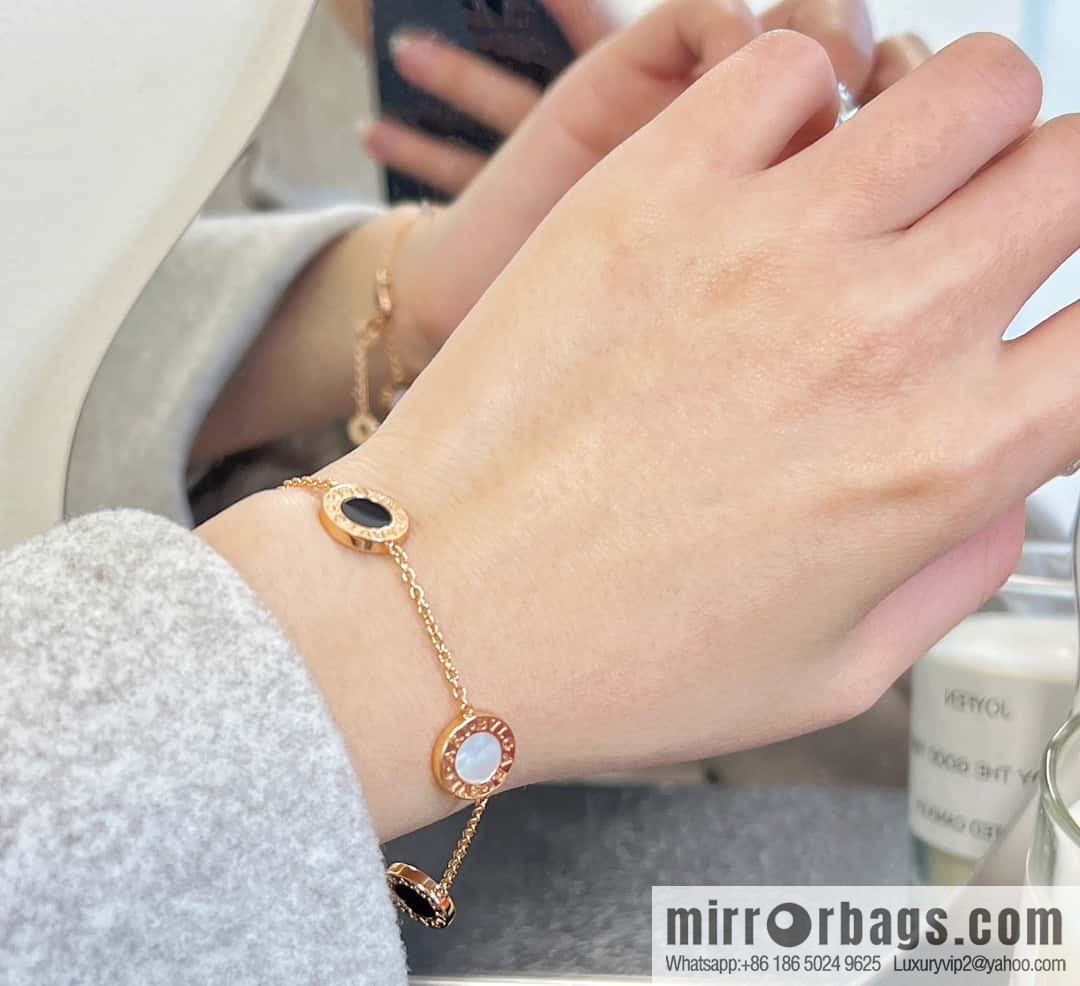 ☀BVLGARI Bulgari round cake four flower bracelet ☀️ rose gold white fritillary, black agate ☀️ can fit 15-19cm hand circumference