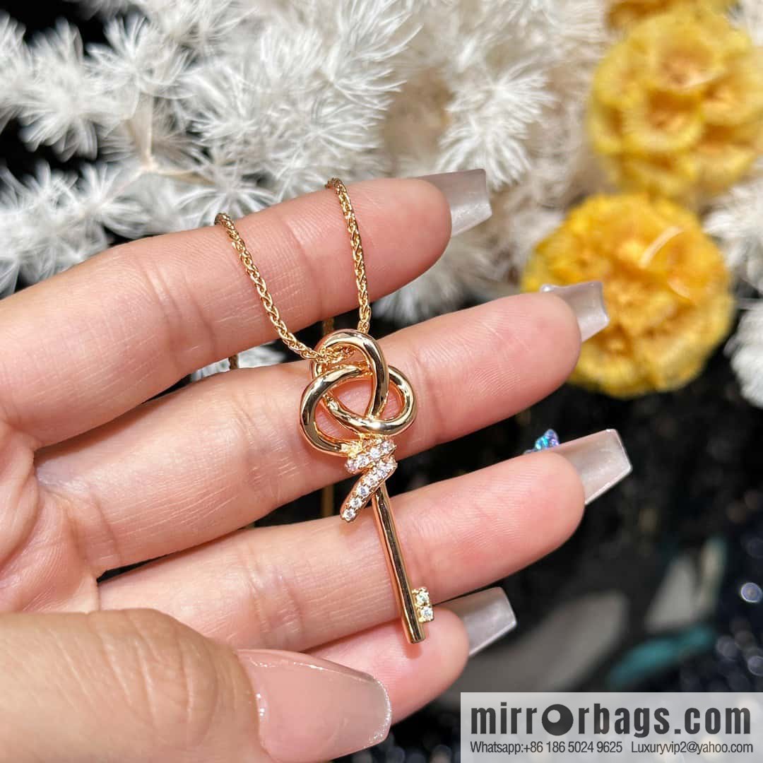 ❗️New ❗️ New ☑️ TIFFANY & Co. Woven Half Diamond Key Necklace