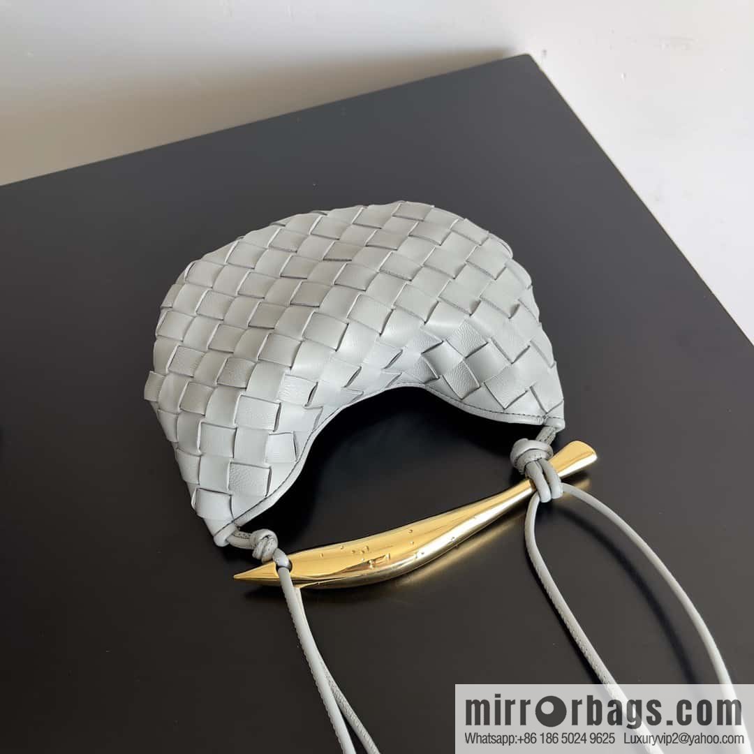 BottegaVeneta2023 new model, Baodiejia Bv spring and summer new mini sardines SARDINE model number: 744267 agate gray