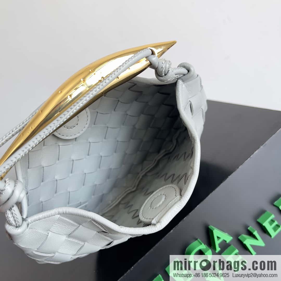 BottegaVeneta2023 new model, Baodiejia Bv spring and summer new mini sardines SARDINE model number: 744267 agate gray