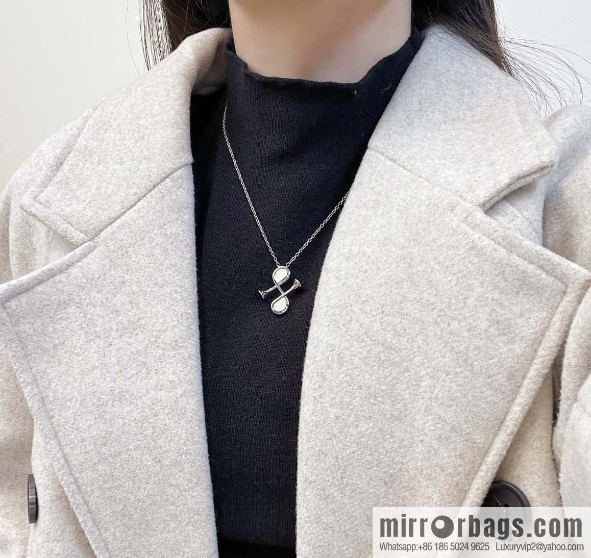 ❗New ❗ ☀ HERMES Cor H small horn necklace ☀
