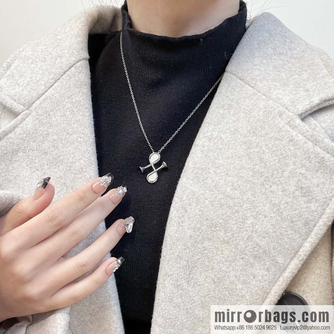 ❗New ❗ ☀ HERMES Cor H small horn necklace ☀
