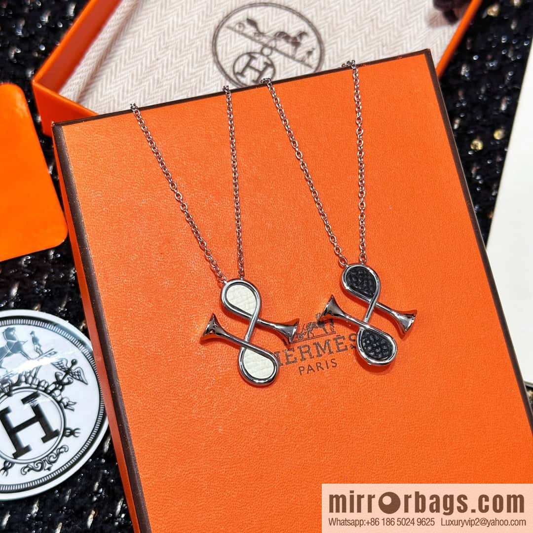 ❗New ❗ ☀ HERMES Cor H small horn necklace ☀
