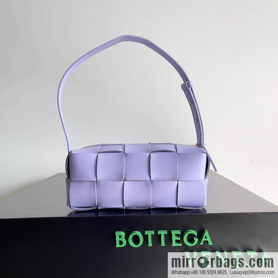 BV autumn and winter beautiful armpit bag BOTTEGA's new BRICK CASSETTE model number: 729166 crystal purple