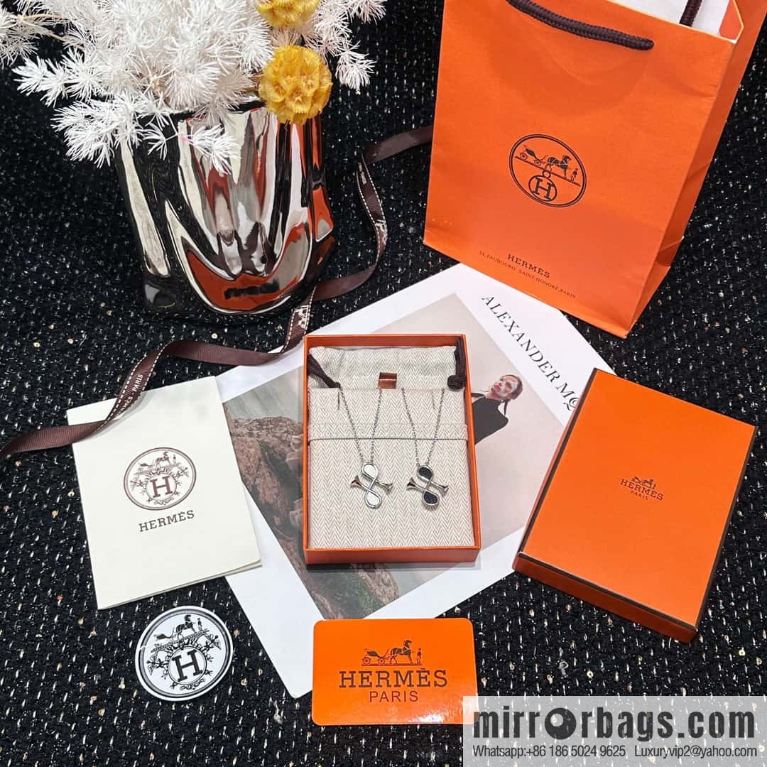 ❗New ❗ ☀ HERMES Cor H small horn necklace ☀