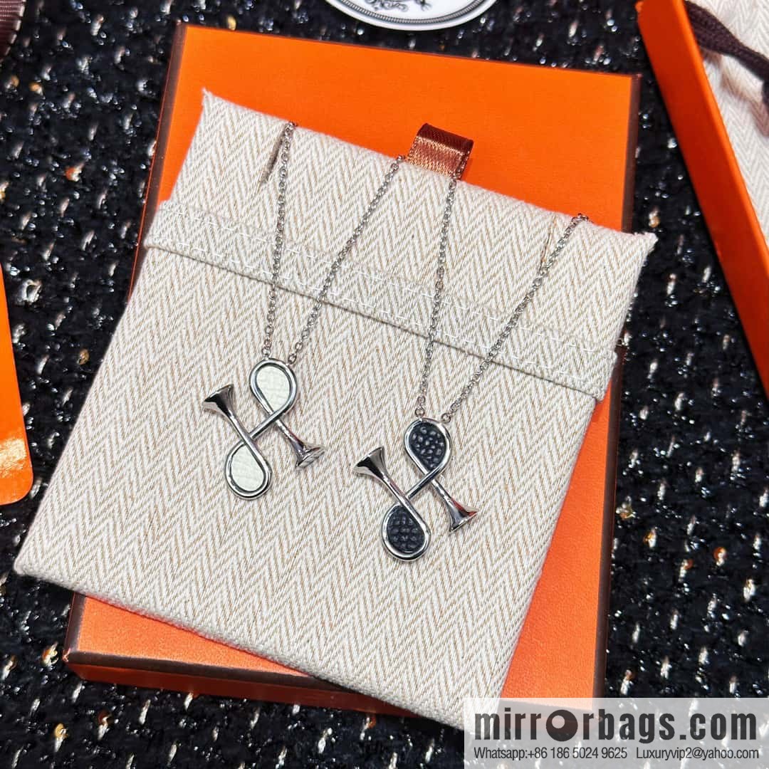 ❗New ❗ ☀ HERMES Cor H small horn necklace ☀