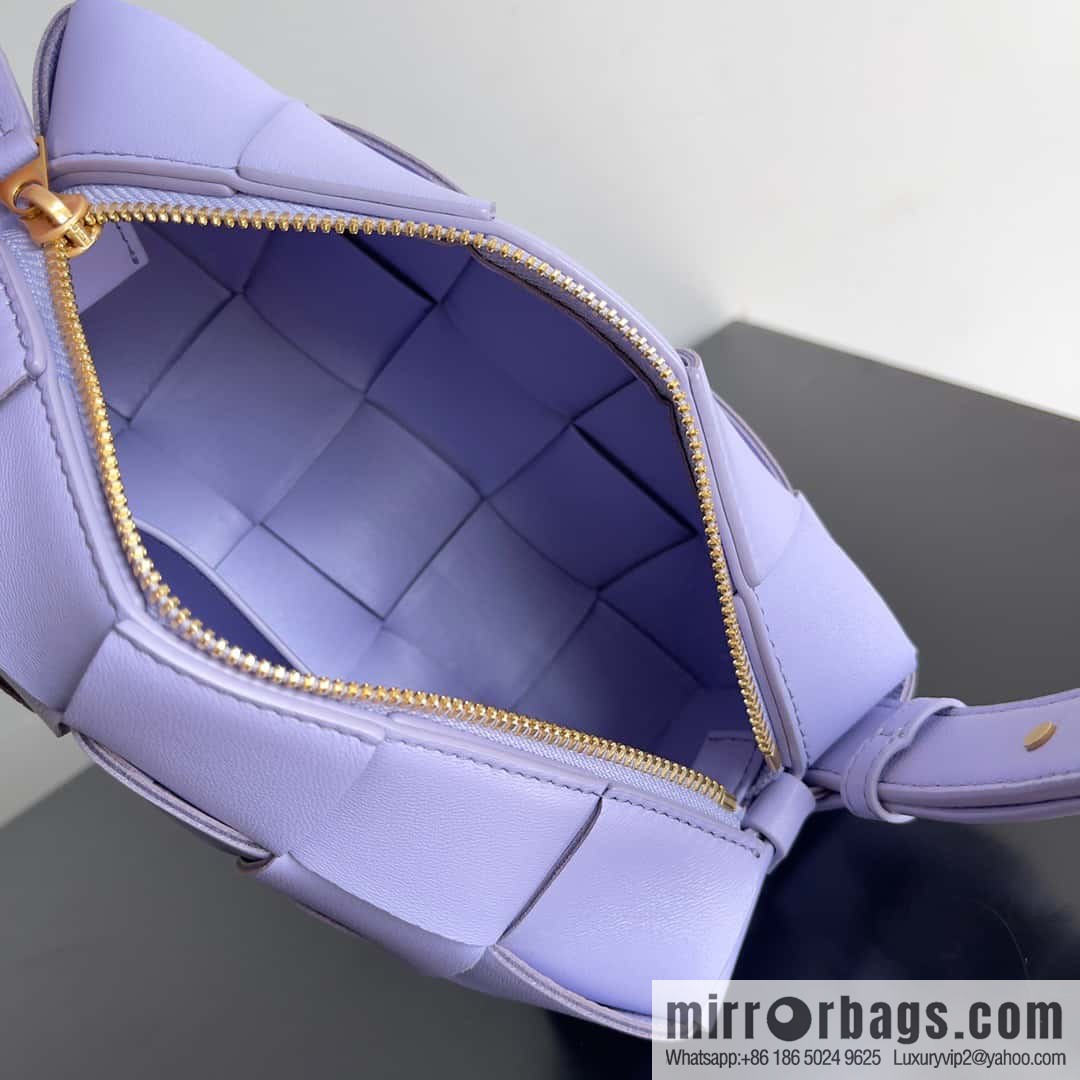 BV autumn and winter beautiful armpit bag BOTTEGA's new BRICK CASSETTE model number: 729166 crystal purple