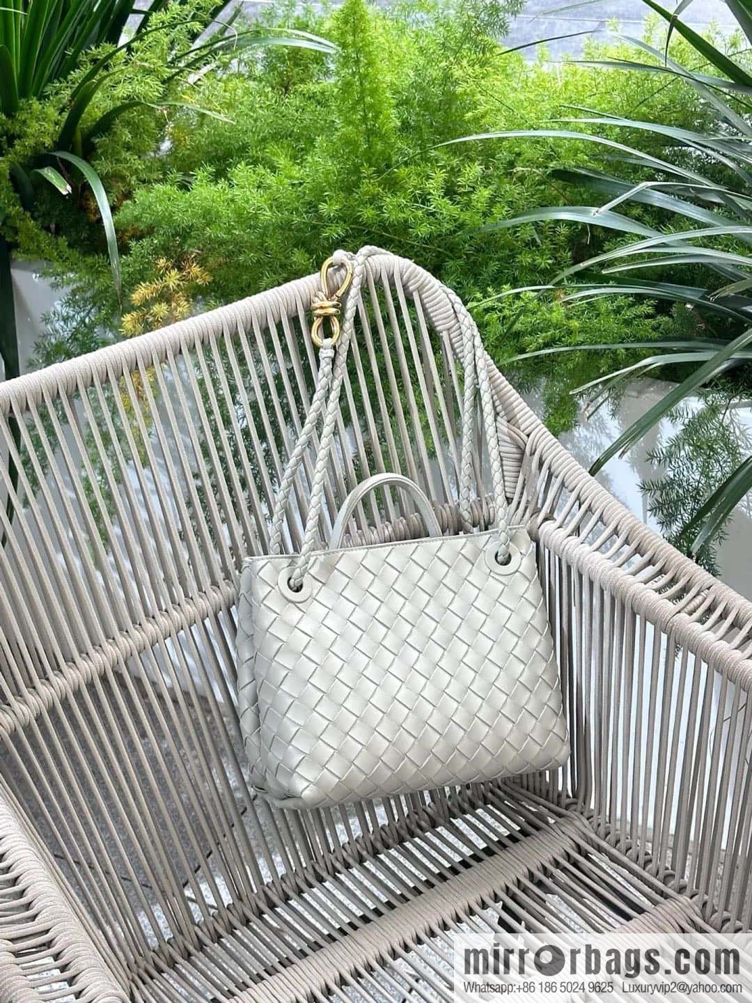 BV Bottega Veneta2023 New Andiamo woven handbag, medium, model number: 743572 agate gray