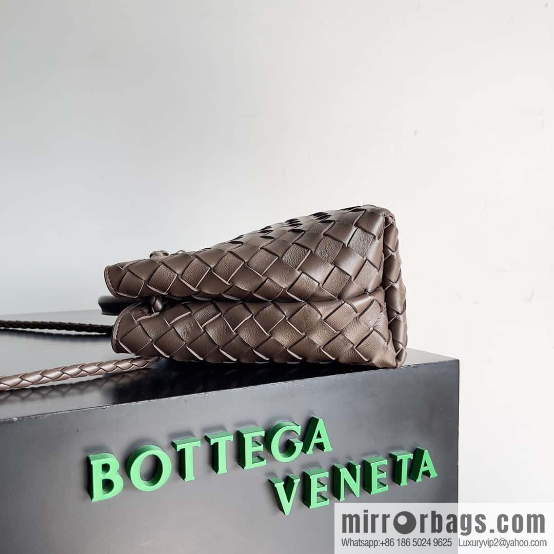 BV Bottega Veneta2023 New Andiamo Small, Model Number: 743568 Candy Brown