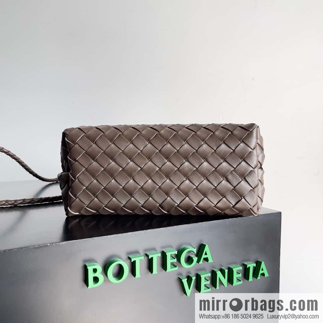 BV Bottega Veneta2023 New Andiamo Small, Model Number: 743568 Candy Brown